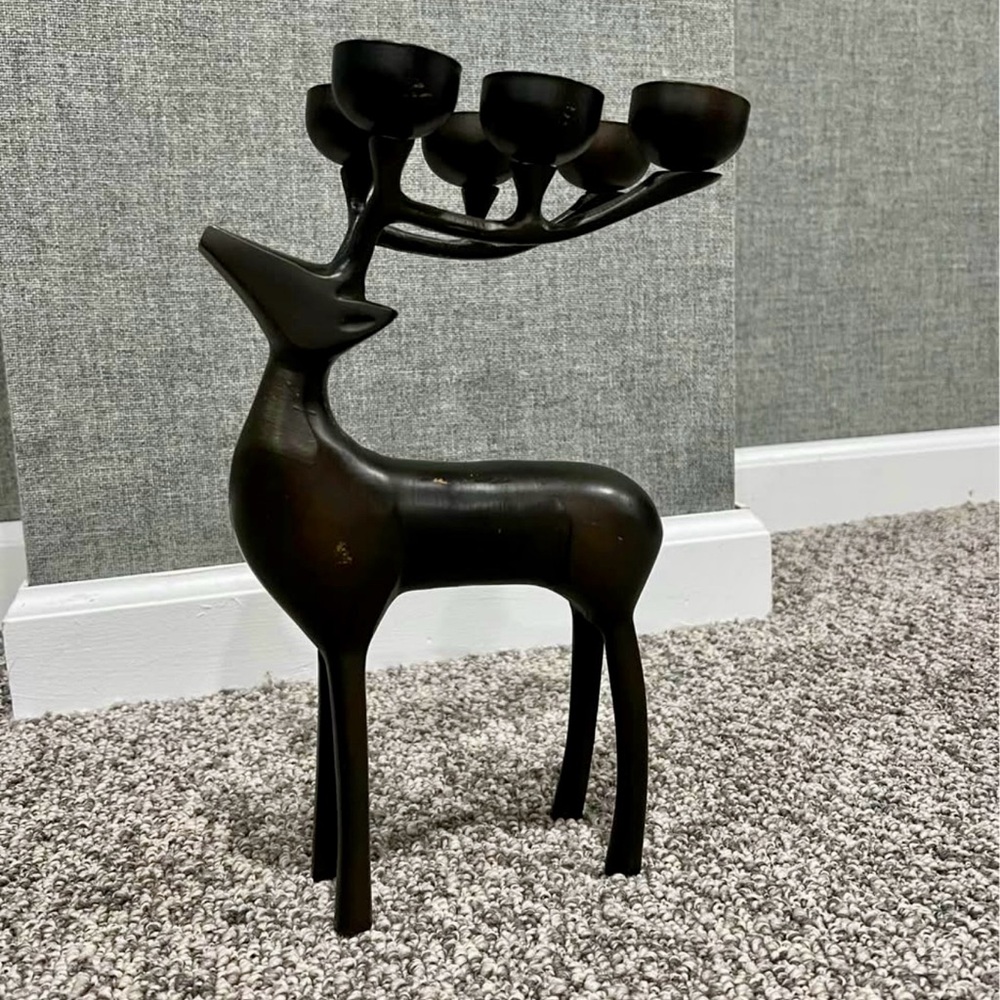 Christmas (Iron) reindeer tea light candle holder. 🕯️ Heavy. Holds 6 candles. 🎄